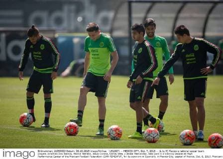 (151007) -- MEXICO CITY, Oct. 7, 2015 -- (L to R) Mexico s national soccer team players Jonathan Dos Santos, Hector Herrera, Jesus Corona, Carlos Vela, y Javier Hernandez, take part in a training session at High Performance Center of the Mexican Football Federation (CAR-FEMEXFUT, for its acronym in Spanish), in Mexico City, capital of Mexico, Oct. 6, 2015. Mexican national soccer team held a training session on Tuesday ahead of its match against the United States national soccer team for a spot in the Confederations Cup Russia 2017, to be played on Oct. 10 at Rose Bowl stadium in California. Pedro Mera) (SP)MEXICO-MEXICO CITY-SOCCER-TRAINING e PedroxMera