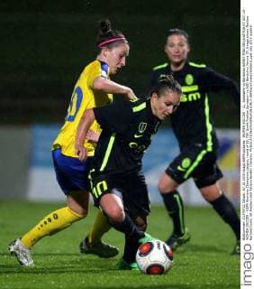 WOMEN SOCCER - CL, Spratzern vs Bardolino SANKT POELTEN,AUSTRIA,07.OCT.15 - WOMEN SOCCER - UEFA Womens Champions League, round of 16, FSK Sankt Poelten Spratzern vs ASD Bardolino Verona CF. Image shows Martina Barbara Dunst (St.Poelten) and Tatiana Bonetti (Verona). GEPAxpictures xWalterxLuger