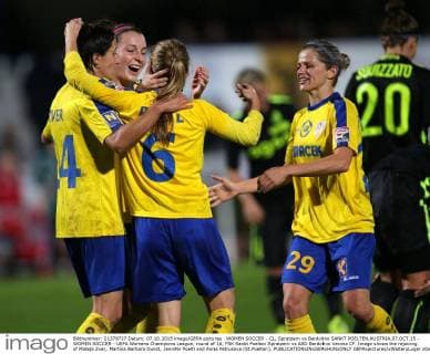 WOMEN SOCCER - CL, Spratzern vs Bardolino SANKT POELTEN,AUSTRIA,07.OCT.15 - WOMEN SOCCER - UEFA Womens Champions League, round of 16, FSK Sankt Poelten Spratzern vs ASD Bardolino Verona CF. Image shows the rejoicing of Mateja Zver, Martina Barbara Dunst, Jennifer Poeltl and Anna Petrusova (St.Poelten). GEPAxpictures xWalterxLuger