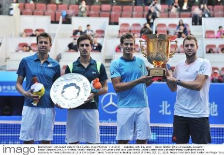 (151011) -- BEIJING, Oct. 11, 2015 -- Danel Nestor(1st,L) of Canada, Edouard Roger-Vasselin(2nd,L) of France, Vasek Pospisil(1st,R) of Canada and Jack Sock of the United States pose with their trophy during the award ceremony for men s doubles at 2015 China Open Tennis Tournament in Beijing, capital of China, Oct. 11, 2015. Pospisil and Sock beat Nestor and Roger-Vasselin 2-1 to claim the title. ) (SP)CHINA-BEIJING-TENNIS-CHINA OPEN-MEN S DOUBLES LixWen