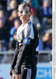 Peggy Kuznik (Frankfurt, 27) mit Gesichtsmaske, Fussball, Allianz Frauen-Bundesliga, 1. FFC Frankfurt - VfL Wolfsburg, xozx