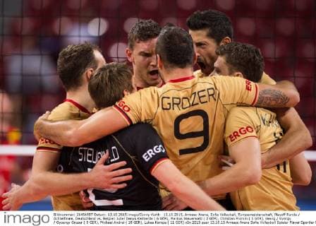 13.10.2015, Armeec Arena, Sofia Volleyball, Europameisterschaft, Playoff Runde Achtelfinale, Deutschland vs. Belgien Jubel Denys Kaliberda ( 6 GER), Markus Steuerwald ( 2 GER), Christian Fromm ( 1 GER), Georg György Gyoergy Grozer ( 9 GER), Michael Andrei ( 18 GER), Lukas Kampa ( 11 GER)