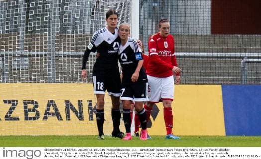 v.li.: Torschützin Kerstin Garefrekes (Frankfurt, 18) un Mandy Islacker (Frankfurt, 17) jubeln über das 2:0, Jubel, Torjubel, Torerfolg, celebrate the goal, goal, celebration, Jubel ueber das Tor, optimistisch, Action, Aktion, Fussball, UEFA Women s Champions League, 1. FFC Frankfurt - Standard Lüttich, xozx