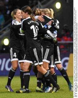 15.10.2015, xblx, Fussball UEFA Champions League Womans, 1.FFC Frankfurt - Standard Lüttich, v.l. Goal scored, Tor zum 6:0 durch Isabelle Linden (1.FFC Frankfurt), celebrate the goal, Torjubel