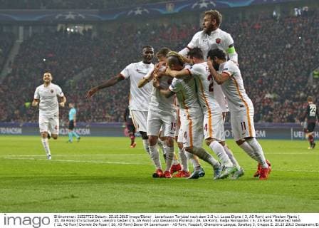 Leverkusen Torjubel nach dem 2:3 v.l. Lucas Digne ( 3, AS Rom) und Miralem Pjanic ( 15, AS Rom) (Torschuetze), Leandro Castan ( 5, AS Rom) und Alessandro Florenzi ( 24, AS Rom), Radja Nainggolan ( 4, AS Rom), Mohamed Salah ( 11, AS Rom) Daniele De Rossi ( 16, AS Rom) Bayer 04 Leverkusen - AS Rom, Fussball, Champions League, Spieltag 3, Gruppe E, 20.10.2015 Deutzmann Eibner Copyright: Deutzmann Eibner-Pressefoto EP_CDN