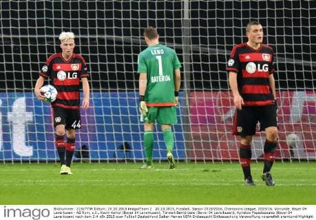 20.10.2015, Fussball, Saison 2015 2016, Champions League, 2015 16, Vorrunde, Bayer 04 Leverkusen - AS Rom, v.li., Kevin Kampl (Bayer 04 Leverkusen), Torwart Bernd Leno (Bayer 04 Leverkusen), Kyriakos Papadopoulos (Bayer 04 Leverkusen) nach dem 2:4