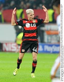 Fussball, UEFA Champions League, Herren, Saison 2015 2016, Gruppe E, 3. Spieltag, BayArena Leverkusen, Bayer Leverkusen (rot) - AS Roma (weiss); Jubel Kevin Kampl (Leverkusen) nach seinem Anschlusstreffer zum 3:4. Jubel, Freude, Aktion, Einzelbild.