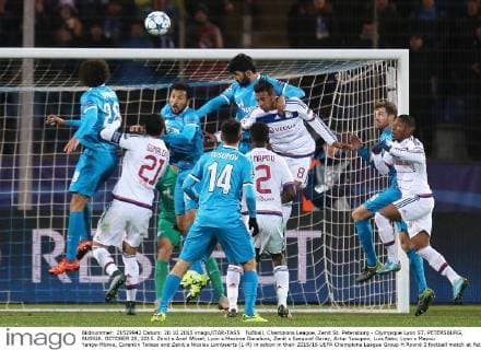 Fußball, Champions League, Zenit St. Petersburg - Olympique Lyon ST. PETERSBURG, RUSSIA. OCTOBER 20, 2015. Zenit s Axel Witsel, Lyon s Maxime Gonalons, Zenit s Ezequiel Garay, Artur Yusupov, Luis Neto, Lyon s Mapou Yanga-Mbiwa, Corentin Tolisso and Zenit s Nicolas Lombaerts (L-R) in action in their 2015 16 UEFA Champions League Group H Round 3 football match at Petrovsky Stadium. FC Zenit St. Petersburg won the game 3:1. Alexander Demianchuk TASS TS010375