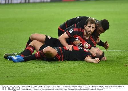 20.10.2015, Fussball, Saison 2015 2016, Champions League, 2015 16, Vorrunde, Bayer 04 Leverkusen - AS Rom 4:4, Jubel Giulio Donati (Bayer 04 Leverkusen), Admir Mehmedi (Bayer 04 Leverkusen), Wendell (Bayer 04 Leverkusen), von unten