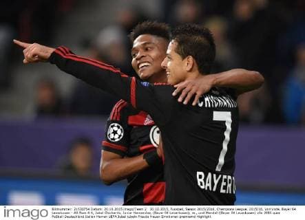 20.10.2015, Fussball, Saison 2015 2016, Champions League, 2015 16, Vorrunde, Bayer 04 Leverkusen - AS Rom 4:4, Jubel Chicharito, Javier Hernandez, (Bayer 04 Leverkusen), re., und Wendell (Bayer 04 Leverkusen)
