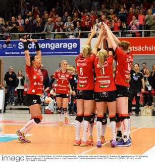 Schlussjubel, Jubel beim Dresdner SC, Dresdner SC gegen Köpenicker SC, (Köpenick, Berlin), Volleyball, 1. Bundesliga Frauen, 1. Liga, Margon-Arena Dresden Bodenbacher Straße, DSC, Saison 2015 2016, 21.10.2015,