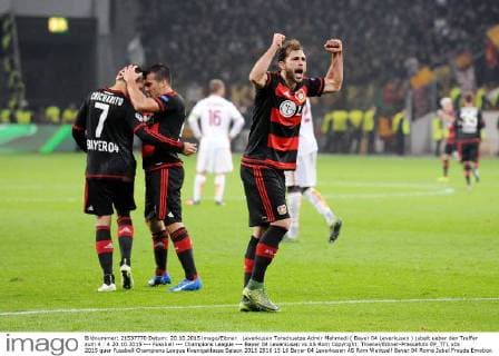 Leverkusen Torschuetze Admir Mehmedi ( Bayer 04 Leverkusen ) jubelt ueber den Treffer zum 4 : 4 20.10.2015 --- Fussball --- Champions League --- Bayer 04 Leverkusen vs AS Rom Copyright: Thienel Eibner-Pressefoto EP_TTL