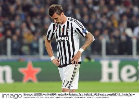 Turin, 21.10.2015 - UEFA Champions League 2015 2016 - Juventus Turin vs Borussia Mönchengladbach - mario mandzukic a testa bassa - xHOCHxZWEIx xItalyxPhotoxPressx