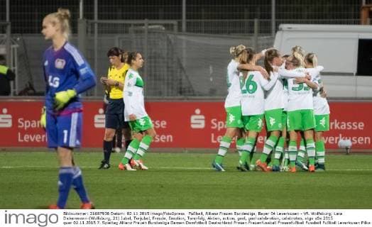 Fußball, Allianz Frauen Bundesliga, Bayer 04 Leverkusen - VfL Wolfsburg; Lara Dickenmann (Wolfsburg, 21) Jubel, Torjubel, Freude, Emotion, Torerfolg, Aktion, action, goal, goal celebration, celebrates. xtgx