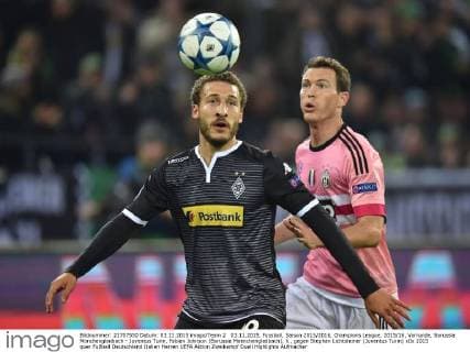 03.11.2015, Fussball, Saison 2015 2016, Champions League, 2015 16, Vorrunde, Borussia Mönchengladbach - Juventus Turin, Fabian Johnson (Borussia Moenchengladbach), li., gegen Stephan Lichtsteiner (Juventus Turin)