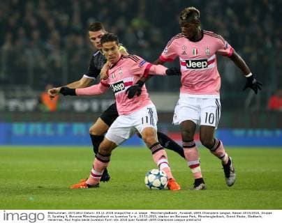 Mönchengladbach , Fussball, UEFA Champions League, Saison 2015 2016, Gruppe D, Spieltag 4, Borussia Mönchengladbach vs Juventus Turin , 03.11.2015, stadion am Borussia Park, Mönchengladbach, Granit Xhaka, Gladbach, Henennes, Paul Pogba beide Juventus Turin