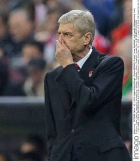 Arsene WENGER, Arsenal Trainer Emotionen, enttaeuscht, Enttaeuschung, Frust, frustriert, Trauer ,traurig, verzweifelt, Verzweiflung, Halbfigur, Freisteller , Aktion, Einzelbild, Portrait, Portr?t, FC BAYERN MUENCHEN - FC ARSENAL LONDON GRUPPENPHASE RUECKSPIEL, Fussball UEFA Champions League, Muenchen, 04.11.2015 CL Saison 2015 2016, FCB, Muenchen