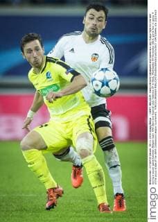 - GENT, BELGIUM: Gent s Brecht Dejaegere and Valencia s Javi Fuego fight for the ball during a soccer game between Belgian team KAA Gent and Spanish club Valencia CF in Gent, Wednesday 04 November 2015, game four in group H of the group stage of the UEFA Champions League tournament. YORICKxJANSENS x04733544x