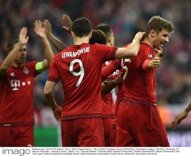 04.11.2015, Fussball, Saison 2015 2016, Champions League, 2015 16, Vorrunde, FC Bayern München - Arsenal London, Jubel, v.re., Thomas Mueller, Thomas Müller (Bayern Muenchen), Robert Lewandowski (Bayern Muenchen)
