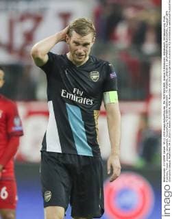 Per MERTESACKER, Arsenal 4 Emotionen, enttaeuscht, Enttaeuschung, Frust, frustriert, Trauer ,traurig, verzweifelt, Verzweiflung FC BAYERN MUENCHEN - FC ARSENAL LONDON 5-1 GRUPPENPHASE RUECKSPIEL, Fussball UEFA Champions League, Muenchen, 04.11.2015 CL Saison 2015 2016, FCB, Muenchen