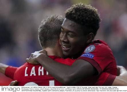 David ALABA, FCB 27 Torjubel, Jubel nach dem Tor zum 2-0, Jubel, Freude, Emotionen, Feiern, Lachen, jubelt, freuen, reisst die Arme hoch, mit Philipp Lahm (FCB 21) FC BAYERN MUENCHEN - FC ARSENAL LONDON (5-1) GRUPPENPHASE RUECKSPIEL, Fussball UEFA Champions League, Muenchen, 04.11.2015 CL Saison 2015 2016, FCB, Muenchen