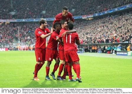Fussball, Champions League, 2015 2016, Herren, Gruppenphase, 4. Spieltag, 04.11.2015, FC Bayern München - FC Arsenal London 5-1, v. Aktion, Freude, jubeln, Jubel nach Tor zum 3-0, Javi Martinez, FC Bayern München, Kingsley Coman, FC Bayern München, Robert Lewandowski, FC Bayern München, Douglas Costa, FC Bayern München, oben Thiago Alcantara, FC Bayern München,