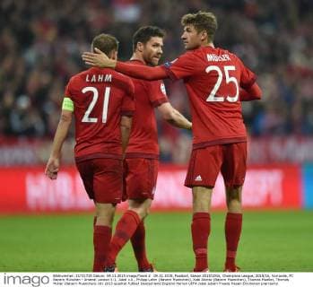 04.11.2015, Fussball, Saison 2015 2016, Champions League, 2015 16, Vorrunde, FC Bayern München - Arsenal London 5:1, Jubel v.li., Philipp Lahm (Bayern Muenchen), Xabi Alonso (Bayern Muenchen), Thomas Mueller, Thomas Müller (Bayern Muenchen)