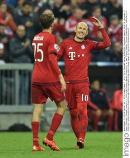 04.11.2015, Fussball, Saison 2015 2016, Champions League, 2015 16, Vorrunde, FC Bayern München - Arsenal London 5:1, Jubel Arjen Robben (Bayern Muenchen), re., und Thomas Mueller, Thomas Müller (Bayern Muenchen)