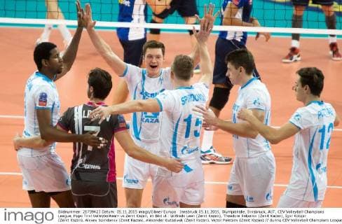 Innsbruck 05.11.2015, Olympiahalle, Innsbruck, AUT, CEV Volleyball Champions League, Hypo Tirol Volleyballteam vs Zenit Kazan, im Bild vl.: Wilfredo Leon (Zenit Kazan), Theodore Salparov (Zenit Kazan), Igor Kobzar (Zenit Kazan), Alexey Spiridonov (Zenit Kazan), Alexander Gutsalyuk (Zenit Kazan), Victor Poletaev (Zenit Kazan) during CEV Volleyball Champions League match between Hypo Tirol Volleyballteam and Zenit Kazan at the Olympiahalle in Innsbruck, Austria on 2015 11 05. EX_JAK