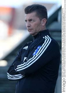 v.li.: Trainer Colin Bell (1. FFC Frankfurt) enttäuscht schauend, Enttäuschung, Frustration, disappointed, pessimistisch Einzelbild, Aktion, Action Porträt, Portrait, Fussball, DFB-Pokal der Frauen, Achtelfinale, FC Bayern München - 1. FFC Frankfurt, xslx