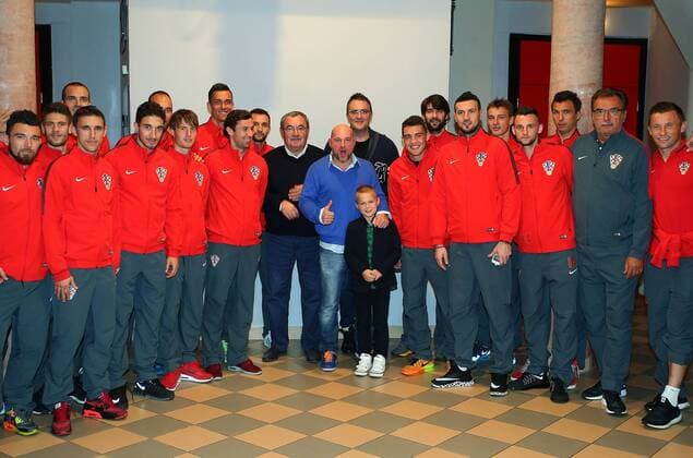 Fußball, Nationalteam Kroatien in Zagreb Croatian footballers have seen the show Spektakluk 11.11.2015., Zagreb, Croatia - Croatian footballers have seen the show Spektakluk starring by Tarik Filipovic and Rene Bitorajac. After the show footballers hung out with actors. Ante Cacic, Danijel Subasic, Darijo Srna, Dusko Ljustina, Rene Bitorajac, Tarik Filipovic, Ivan Perisic, Ivica Olic, Josip Pivaric, Marcelo Brozovic, Mario Mandzukic, Mateo Kovacic, Vedran Corluka JuricaxGaloic PIXSELL