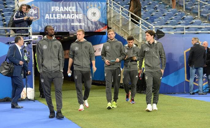 Fussball, Herren, Länderspiel (Testspiel), Saison 2015 2016, Frankreich - Deutschland in Paris, Antonio Rüdiger (Deutschland), Bernd Leno, Christoph Kramer (Deutschland), Kevin Volland (Deutschland), Sebastian Rudy (Deutschland) vor dem Spiel, 13.11. 2015,