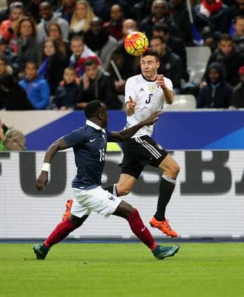 Paris, Fussball, Herren, Länderspiel, Freundschaftsspiel, Frankreich - Deutschland, 13.11.2015 , Stade de France, Paris, Bacay Sagna, Frankreich, Jonas hector, Deutschland
