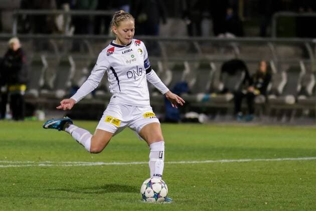 Marita Skammelsrud Lund (LSK, 3) tritt zum Elfmeterschießen an, Elfmeter, Freisteller, Einzelbild, Aktion, Action, Fussball, UEFA Women s Champions League, 1. FFC Frankfurt - Lilleström SK Kvinner, xozx
