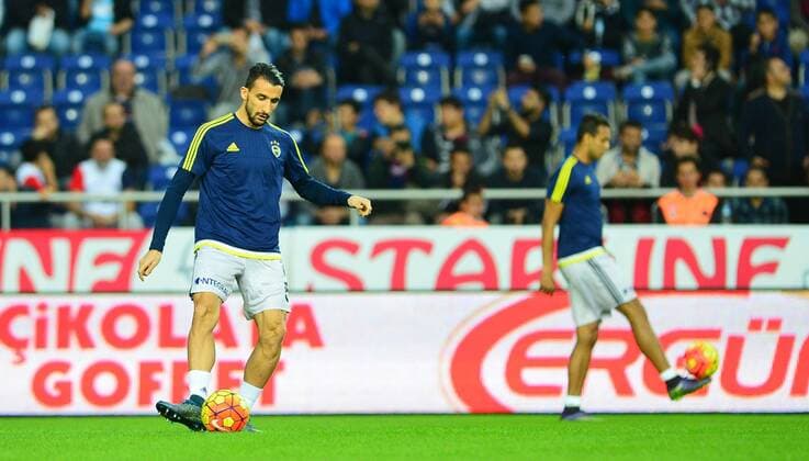 Turkey superlig match between Mersin Idman Yurdu and Fenerbahce in Mersin on November 21,2015. Final Score: Mersin Idman Yurdu 1 - Fenerbahce 3 Pictured: Mehmet Topal of Fenerbahce.