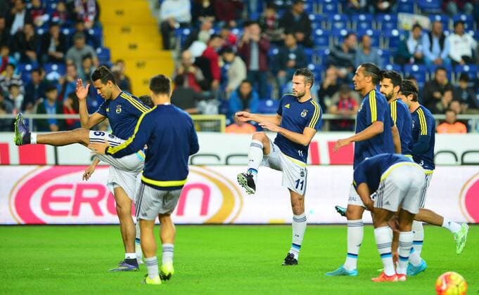 Turkey superlig match between Mersin Idman Yurdu and Fenerbahce in Mersin on November 21,2015. Final Score: Mersin Idman Yurdu 1 - Fenerbahce 3 Pictured: Robin van Persie of Fenerbahce.