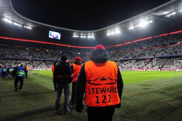 Fussball Champions League Vorrunde 5. Spieltag Bayern München - Olympiakos Piräus am 24.11.2015 in der Allianz-Arena in München Symbolfoto: Sicherheit in der Allianz-Arena xPBJPGx