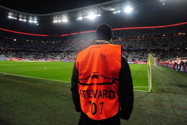 Fussball Champions League Vorrunde 5. Spieltag Bayern München - Olympiakos Piräus am 24.11.2015 in der Allianz-Arena in München Symbolfoto: Sicherheit in der Allianz-Arena xPBJPGx