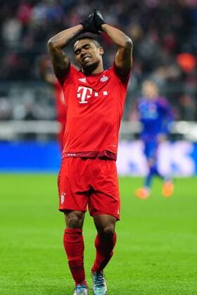 Fussball Champions League Vorrunde 5. Spieltag Bayern München - Olympiakos Piräus am 24.11.2015 in der Allianz-Arena in München Douglas Costa ( München ) xPBJPGx