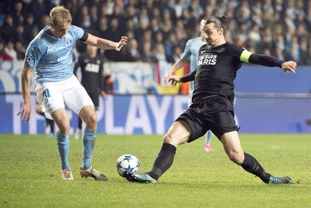 Malmoe Sweden 2015-11-25 Champions League 2015 16 Malmö FF(SWE) vs PSG(F) Zlatan Ibrahimovic(PSG) Franz Brosson(SWE) - 4.04937081