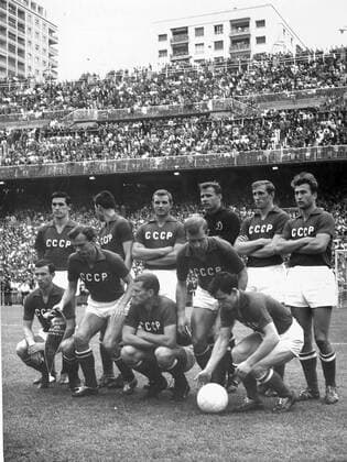 EM Finale 1964 - Mannschaftsbild UdSSR mit Lev Yashin, Viktor Shustikov, Albert Shesternev, Eduard Mudrik, Valeri Voronin, Viktor Anichkin, Igor Chislenko, Valentin Ivanov, Viktor Ponedelnik, Aleksei Korneev, Galimzyan Khusainov - xALFREDO ARCHIVOxMARCAx