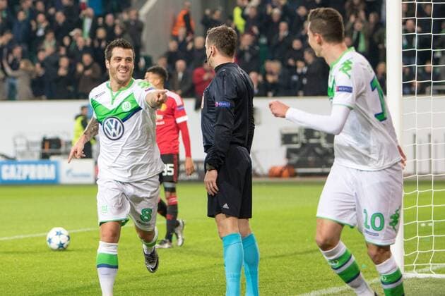 Fußball, Champions League, VfL Wolfsburg - Manchester United Fußball, UEFA Champions League, VfL Wolfsburg - Manchester United ManU Vieirinha (Wolfsburg) und Julian Draxler (Wolfsburg)Jubel, Torjubel, Freude, Emotion, Torerfolg, Aktion, action, goal, goal celebration, celebrates. xtgx