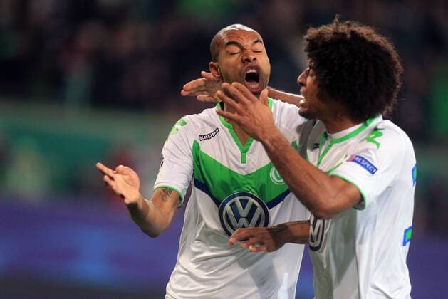 Fußball, Champions League, VfL Wolfsburg - Manchester United Naldo (Wolfsburg), jubelt nach seinem Tor zum 1:0, rechts Dante (Wolfsburg), VfL Wolfsburg - Manchester United ManU Champions League 2015 2016, Vorrunde, Gruppe B, Fussball, men, Maenner, soccer, Ergebnis, result Wolfsburg, 8.12.2015