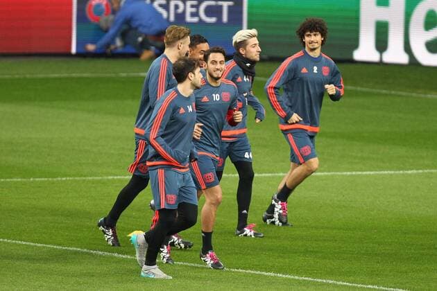 Leverkusen v.l. Admir Mehmedi ( 14, Bayer 04 Leverkusen), Vladen Yurchenko ( 35, Bayer 04 Leverkusen), Hakan Calhanoglu ( 10, Bayer 04 Leverkusen), Karim Bellarabi ( 38, Bayer 04 Leverkusen), Kevin Kampl ( 44, Bayer 04 Leverkusen) und Andre Ramalho ( 2, Bayer 04 Leverkusen), Bayer 04 Leverkusen - FC Barcelona Barca Fussball, Champions-League, 08.12.2015, Copyright: Deutzmann Eibner-Pressefoto EP_CDN