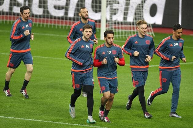 Leverkusen v.l. Roberto Hilbert ( 13, Bayer 04 Leverkusen), Oemer Toprak ( 21, Bayer 04 Leverkusen), Admir Mehmedi ( 14, Bayer 04 Leverkusen), Hakan Calhanoglu ( 10, Bayer 04 Leverkusen), Vladen Yurchenko ( 35, Bayer 04 Leverkusen) und Karim Bellarabi ( 38, Bayer 04 Leverkusen), Bayer 04 Leverkusen - FC Barcelona Barca Fussball, Champions-League, 08.12.2015, Copyright: Deutzmann Eibner-Pressefoto EP_CDN