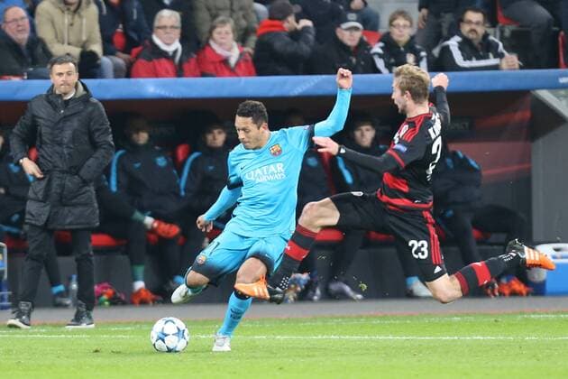 Leverkusen v.l. Luis Enrique (Trainer, Coach, FC Barcelona Barca , Adriano ( 21, FC Barcelona) und Christoph Kramer ( 23, Bayer 04 Leverkusen), Bayer 04 Leverkusen - FC Barcelona, Fussball, Champions-League, 09.12.2015, Copyright: Deutzmannx xEibnerx-xPressefoto