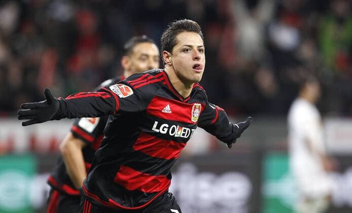 Leverkusen, Bayarena, 12.12.15: Javier Hernandez Chicharito (Bayer 04 Leverkusen) schiesst das 2:0 Tor und jubelt im Spiel der 1. Bundesliga zwischen Bayer 04 Leverkusen vs. Borussia Mönchengladbach in der Saison 2015 2016.
