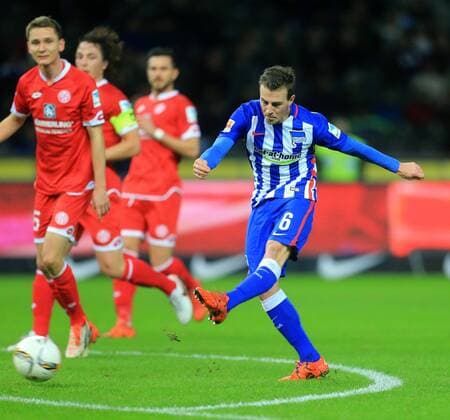 Vladimir Darida (Hertha BSC), zieht hier ab zum 1:0, hinten Henrique Sereno (Mainz 05), Hertha BSC Berlin - 1. FSV Mainz 05 1. Bundesliga 2015 2016, 1. BL, 1. Bundesliga, DFL, Fußball, Fussball, soccer, Herren, Männer, Männer, Deutschland, Germany, Ergebnis Berlin, 20.12.2015, Olympiastadion