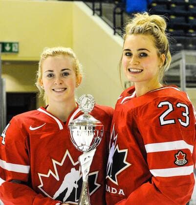 GER, Frauen Eishockey, Nations Cup 2016, Finale, Kanada (rot) vs Finnland (blau) 07.01.2016, BLZ Arena, Fuessen,GER, Frauen Eishockey, Nations Cup 2016, Finale, Kanada (rot) vs Finnland (blau), im Bild Rebecca LESLIE 14 (CAN), Karly Heffernan 23 (CAN) mit Pokal nphxHafner