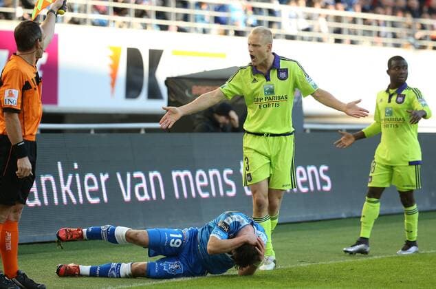 - GENT, BELGIUM: Gent s Brecht Dejaegere and Anderlecht s Olivier Deschacht pictured during the Jupiler Pro League match between KAA Gent and RSC Anderlecht, in Gent, Sunday 17 January 2016, on day 22 of the Belgian soccer championship. VIRGINIExLEFOUR x04775313x